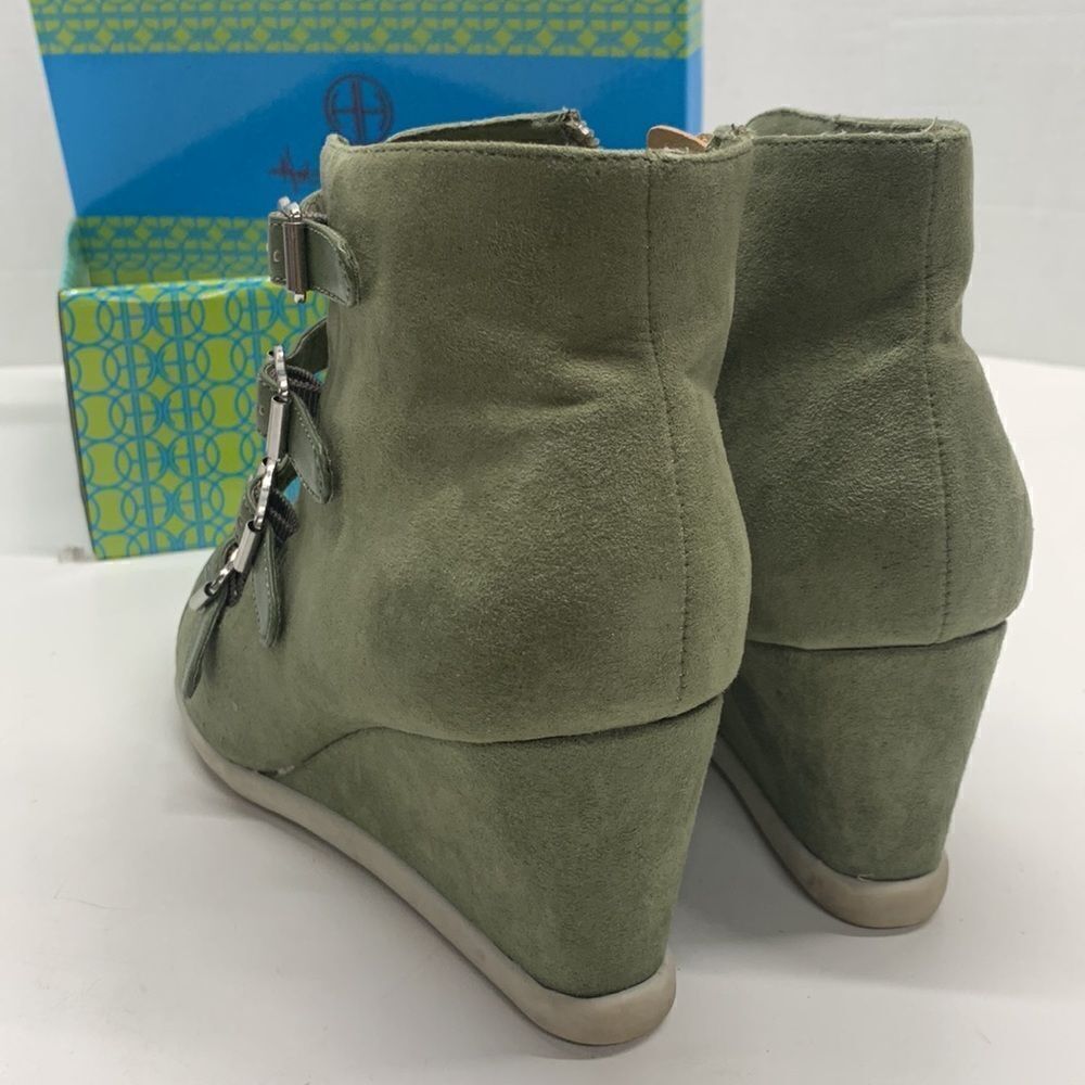 Hot in Hollywood Hidden Wedge Suede Platform Heels Green Women’s Size 8 - Picture 3 of 8